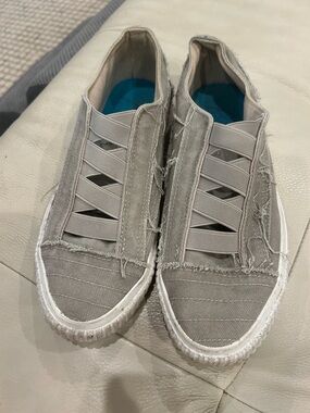 Blowfish Frayed Sneakers. Great shape